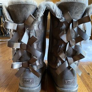 UGG Women’s Bailey Bow - Grey